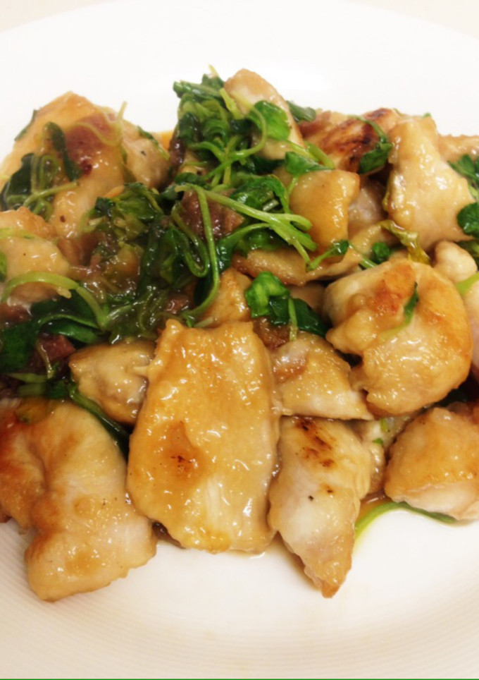 鶏むねとつまみ菜の梅肉炒め-レシピのメイン写真