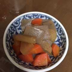 รูปของ 蒟蒻・大根・人参の煮物