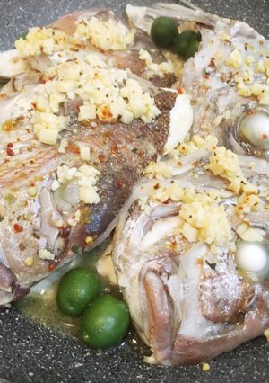 開運招福＊鯛のお頭をガーリックでオイル煮-レシピのメイン写真