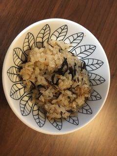 あっさり♡梅ひじき炊き込みご飯-レシピのメイン写真