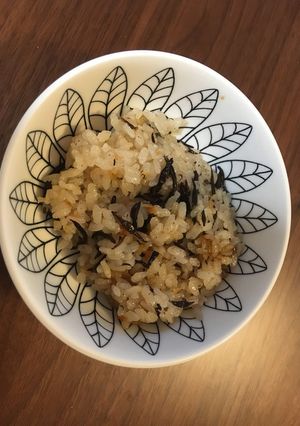 あっさり♡梅ひじき炊き込みご飯-レシピのメイン写真