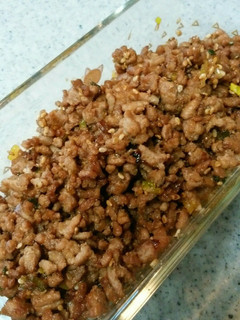 ご飯によく合うネギとゴマの豚そぼろ☆-レシピのメイン写真