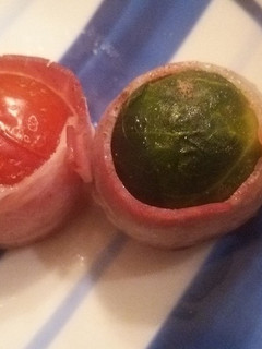 芽キャベツとミニトマトのベーコン巻き-レシピのメイン写真