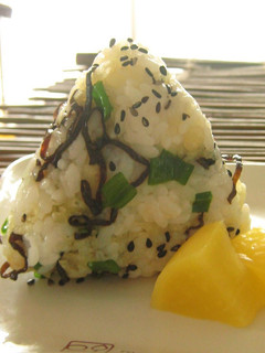 揚げ玉・塩昆布おにぎり -レシピのメイン写真