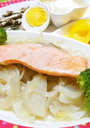 主菜､朝食に＊鮭と玉ねぎのレンジ蒸し-レシピのメイン写真