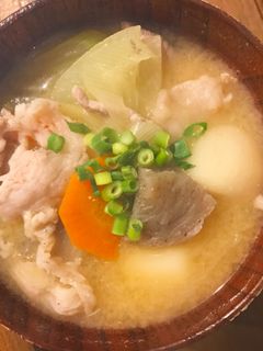 出汁入り味噌で…簡単あったか*具沢山豚汁-レシピのメイン写真