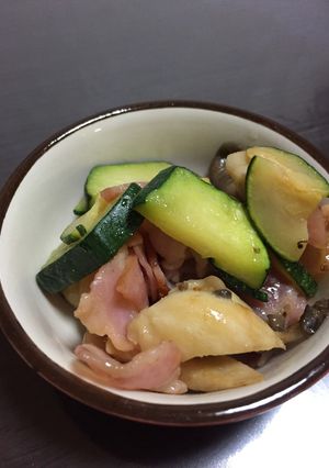 ひらたけとズッキーニでバター炒め-レシピのメイン写真