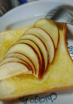 トースト1枚とリンゴ4分の1で簡単朝食♪-レシピのメイン写真
