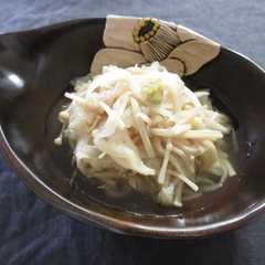 A picture of 切干大根とえのき茸の餡かけ風　山葵のせ.