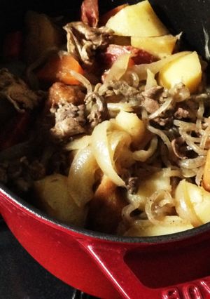 ストウブ鍋で調味料少なめ優しい肉じゃが♪-レシピのメイン写真