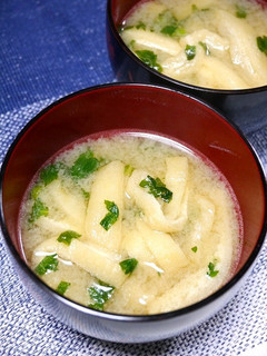 簡単!春菊とお揚げのお味噌汁-レシピのメイン写真