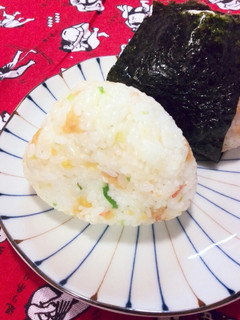 ✳揚げ玉とネギのタヌキおにぎり✳-レシピのメイン写真