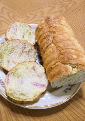 トヨ型大で3色三つ編み薄色マーブルパン♪-レシピのメイン写真