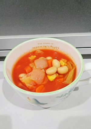 大豆・野菜・ベーコン入り赤いスープ-レシピのメイン写真