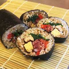 รูปของ デパ地下風 フォアグラ&牛肉 太巻き寿司