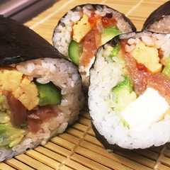 รูปของ デパ地下風いくら&クリームチーズ 太巻き
