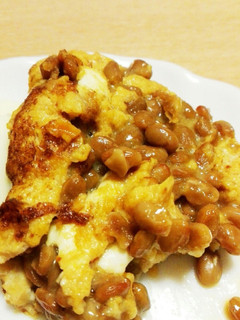 納豆オムレツ食べるラー油味-レシピのメイン写真