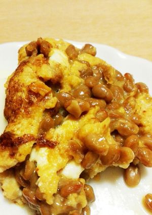納豆オムレツ食べるラー油味-レシピのメイン写真