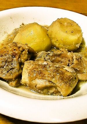 鶏肉とじゃがいもの赤ワイン・ミルク煮込み-レシピのメイン写真