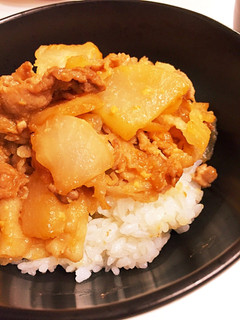 とろっとコク旨!豚肉とカブの味噌バタ丼-レシピのメイン写真