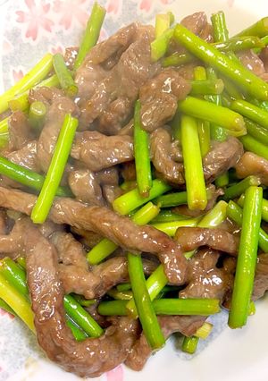 簡単な牛ステーキ肉とニンニクの芽炒め-レシピのメイン写真