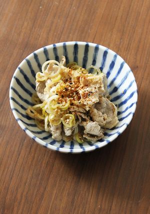 茹で豚の薬味和え（ネギ・生姜・酢醤油）-レシピのメイン写真