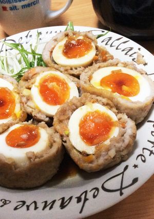 豚ひき肉で☆とろ〜り卵が入ったハンバーグ-レシピのメイン写真