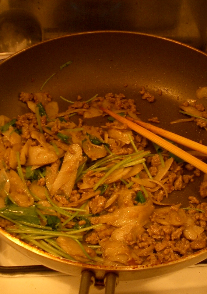 ひき肉とごぼうの梅みそ炒め-レシピのメイン写真