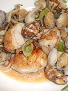 鶏肉とあさりのピリ辛ワイン蒸し-レシピのメイン写真