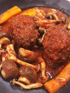 きのことトマト煮込みハンバーグ-レシピのメイン写真