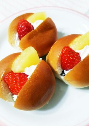 莓大福ならぬ♡莓ホイップクリーム餡パン♪-レシピのメイン写真