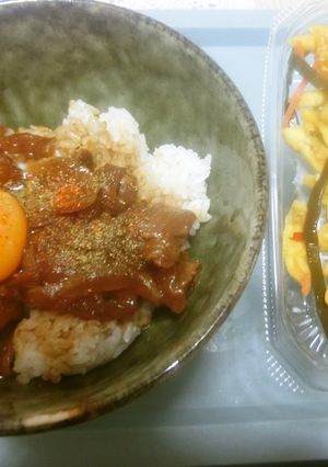 どて飯スジ肉入り　卵のせ　浪速の味-レシピのメイン写真