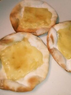 簡単3分おやつ♪餃子の皮でハチミツピザ-レシピのメイン写真