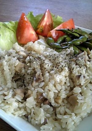炊飯器でキノコたっぷりの美味しいピラフ-レシピのメイン写真
