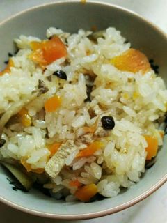鶏皮で炊き込みご飯-レシピのメイン写真