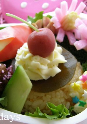かまぼこで可愛いお花（キャラ弁おかず）-レシピのメイン写真