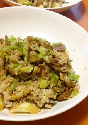 ごぼうキャベツ舞茸の味噌炒飯-レシピのメイン写真