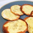 超簡単!餃子の皮でおじゃこピザ