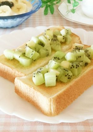 オリーブオイルトーストにキウイ＆はちみつ-レシピのメイン写真