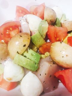 アボカドとモッツァレラのイタリアンサラダ-レシピのメイン写真