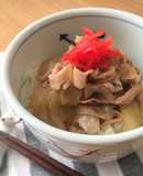鍋に入れて煮るだけ☆牛丼屋さんの豚丼