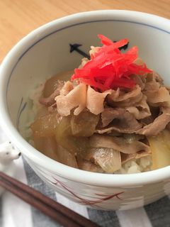 鍋に入れて煮るだけ☆牛丼屋さんの豚丼-レシピのメイン写真