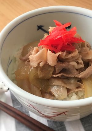 鍋に入れて煮るだけ☆牛丼屋さんの豚丼-レシピのメイン写真