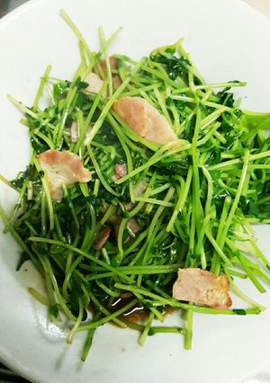 豆苗とベーコンの塩コショウ炒め-レシピのメイン写真