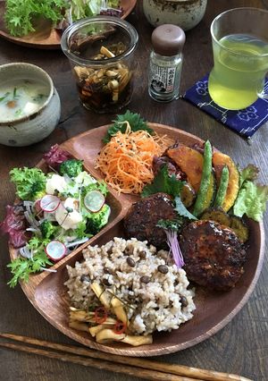 豆腐・おから・ひじきの入ったハンバーグ-レシピのメイン写真
