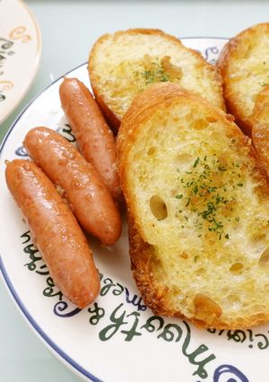 隠し味に肉の旨味!?ガーリックトースト-レシピのメイン写真