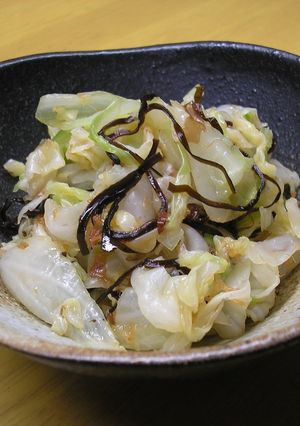 簡単でおいしい！キャベツと塩昆布の酢の物-レシピのメイン写真