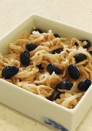 簡単!煎り黒豆と切干し大根の和え物-レシピのメイン写真