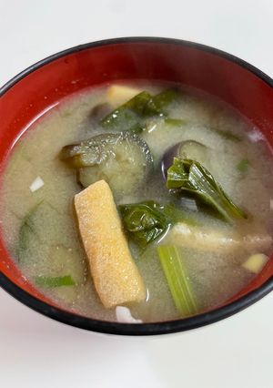 具だくさん味噌汁、油揚げ・なす・小松菜-レシピのメイン写真