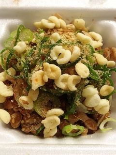納豆に葱ごま鰹節天かす♪お好みでラー油-レシピのメイン写真